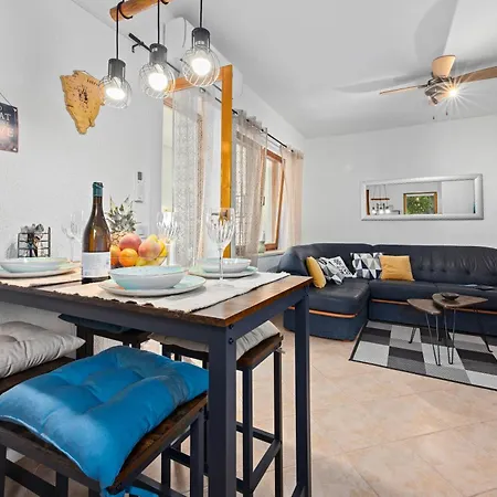 O'live 2 Bdr Istra Appartement