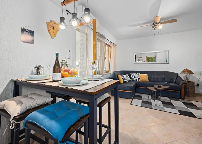 O'live 2 Bdr Istra Apartman *